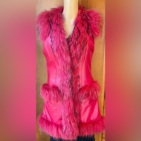 ENJOY FUR’s Raccoon Hair Red Gilet Size Small - Picture 3 of 14